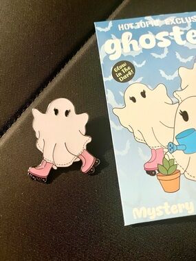 GHOSTEES Outdoors skates blind box pin